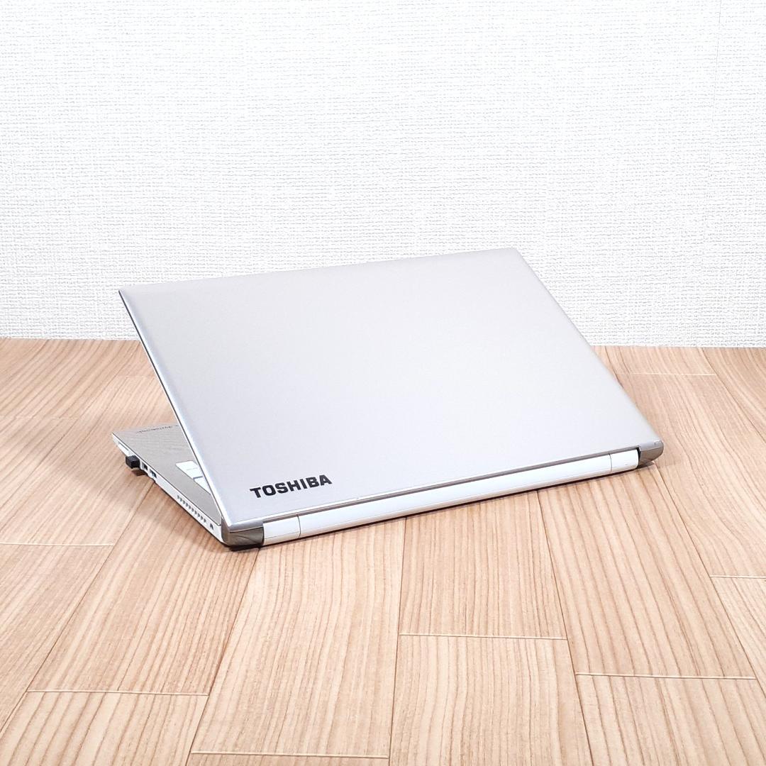 ノートパソコン　15.6型大きめの液晶で動画視聴や作業などをスムーズに快適。