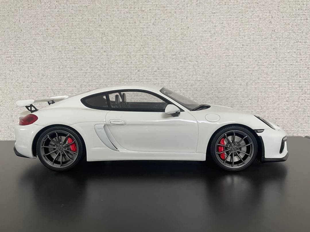 gtスピリット　ケイマンgt4 1/18 ホワイト