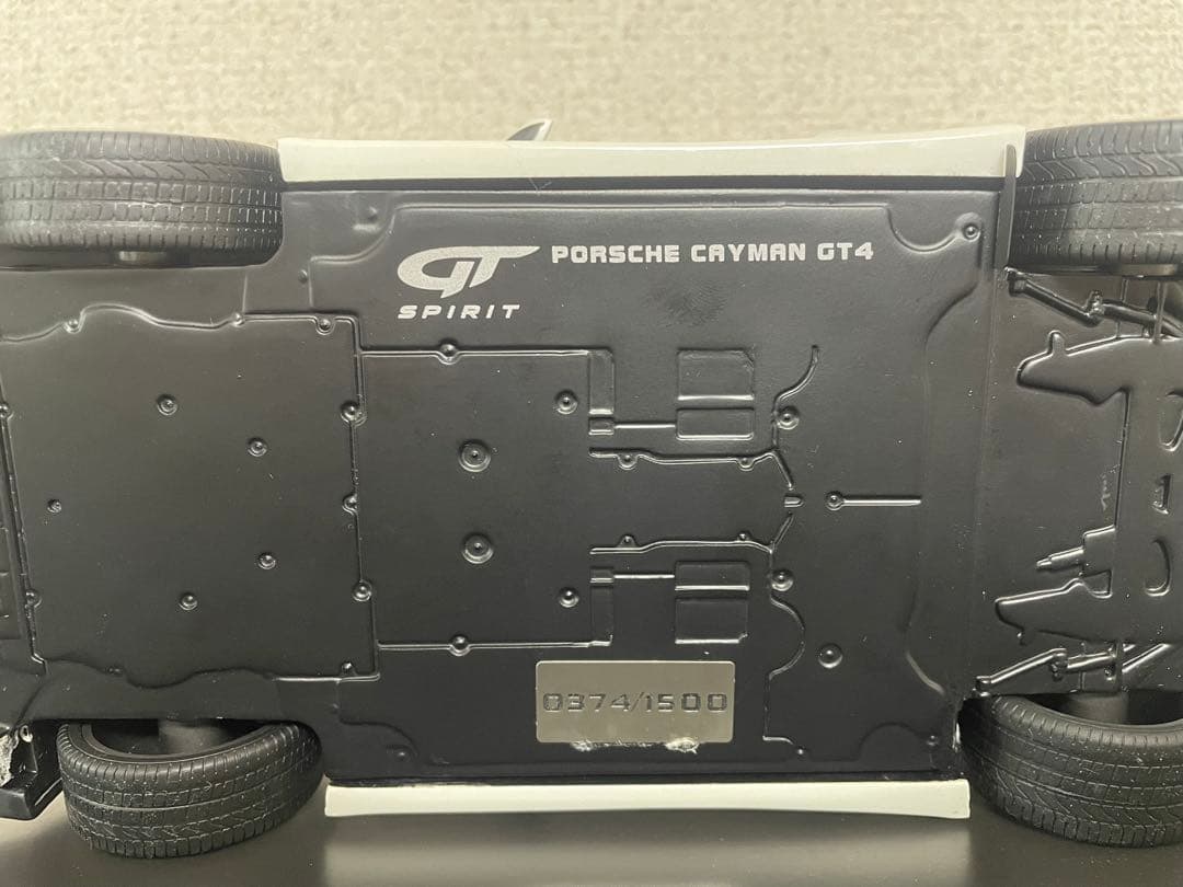 gtスピリット　ケイマンgt4 1/18 ホワイト