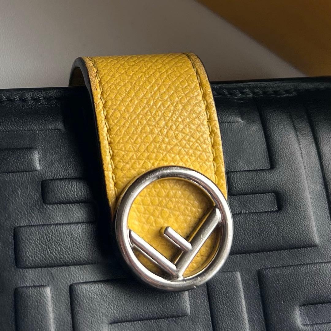 32 美品 FENDI フェンディ ズッカ 2つ折り財布