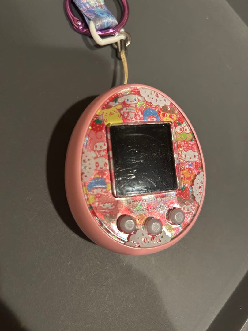 たまごっち♡みーつ　サンリオキャラクターズ　ピンク　ストラップ付き