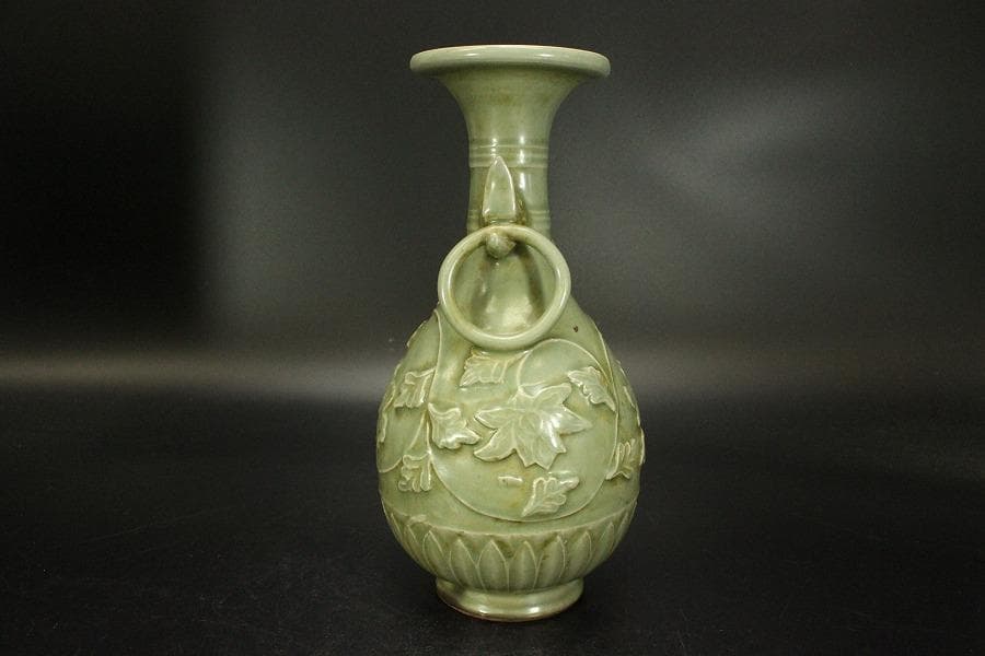 中国美術 唐物 青磁 纏枝蓮花紋 花瓶(ZE670)