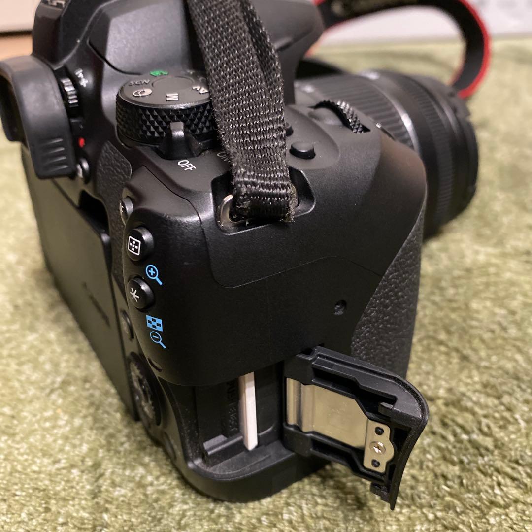 Canon EOS Kiss X10i デジタル一眼レフ 本体とレンズセット