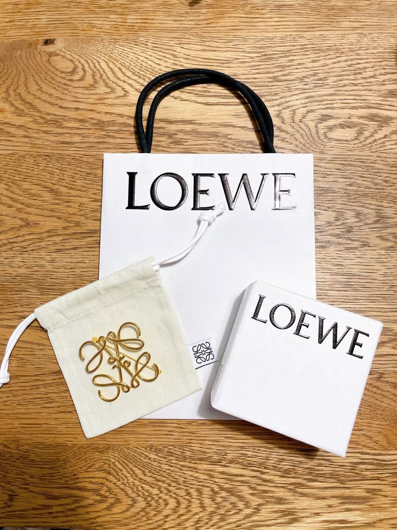 LOEWE 正規品！　ロエベ アナグラム ブローチ(メタル)ゴールド