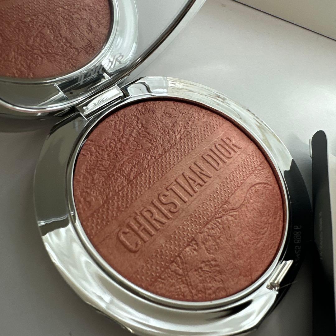 ディオールスキンフォーエバーグロウ　ルミナイザー004コーラルグロウ