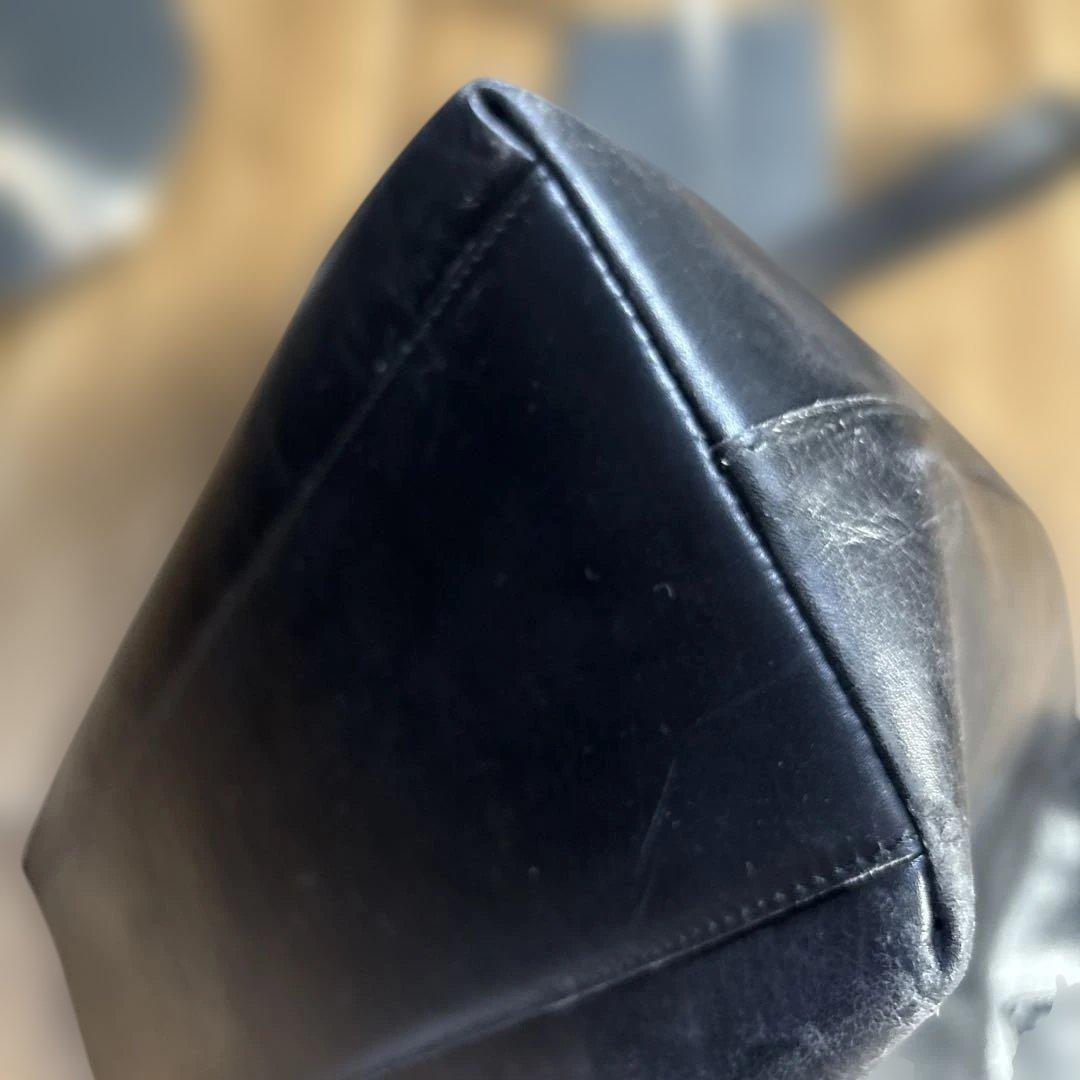 PRADAトートバッグ型抜きロゴ