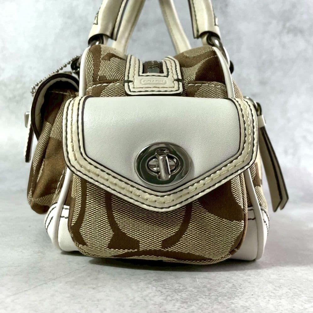 極美品 コーチ ショルダーバッグ ミニボストン シグネチャー レザー ロゴ 白