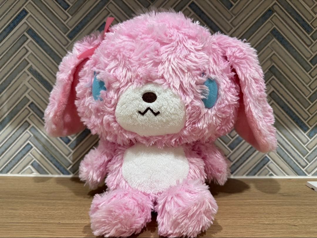 ピンクのウサギぬいぐるみ