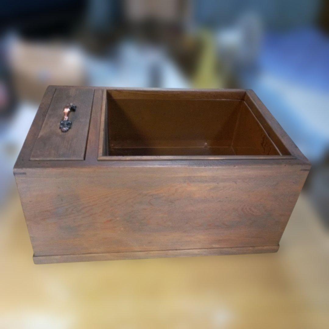 木製の長火鉢　インテリア　オブジェ　ディスプレイ　置物　工芸品　レア　希少