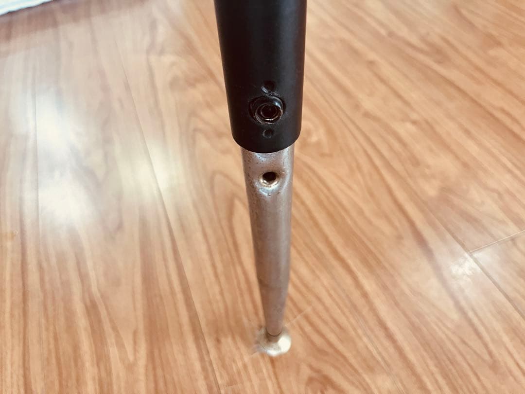 アメリカVIRCO(ヴァルコ)社のラウンドテーブル　ARTEK リノリウム　丸