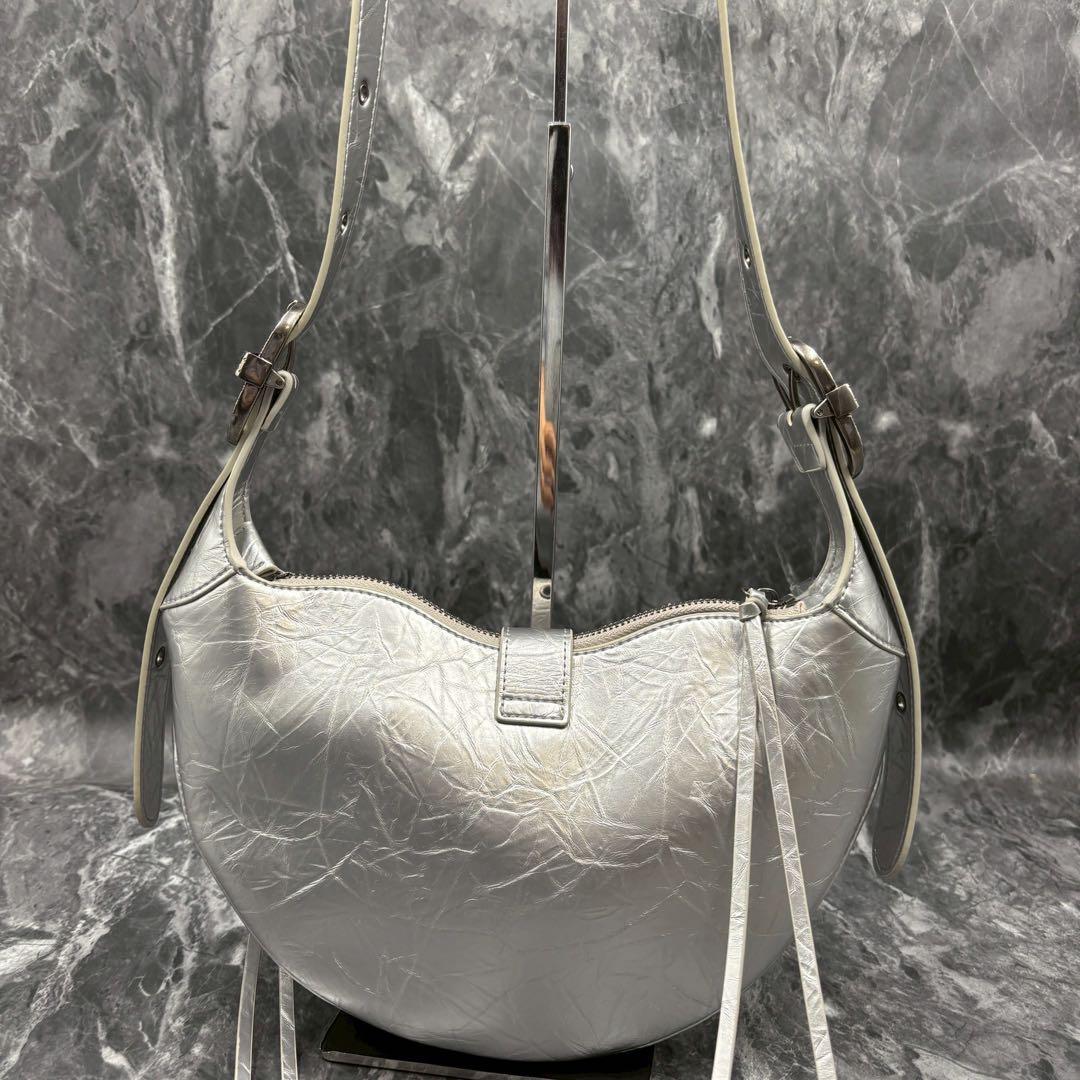 極美品■JW PEI ショルダーバッグ　レザー　シルバー　エンボス　レディース
