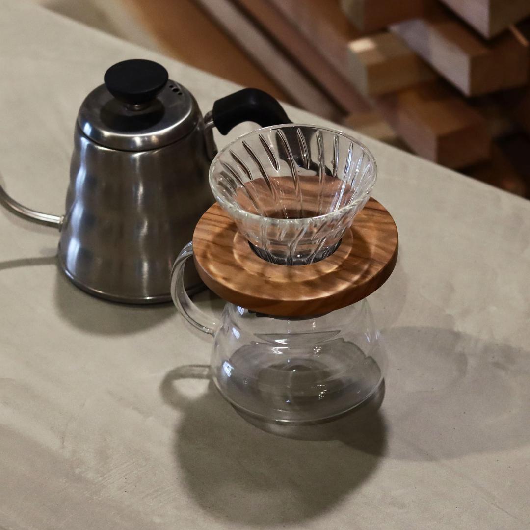 オーダー専用｜デスク｜ライトグレー｜薄塗りモルタル｜三角脚｜ダイニングテーブル