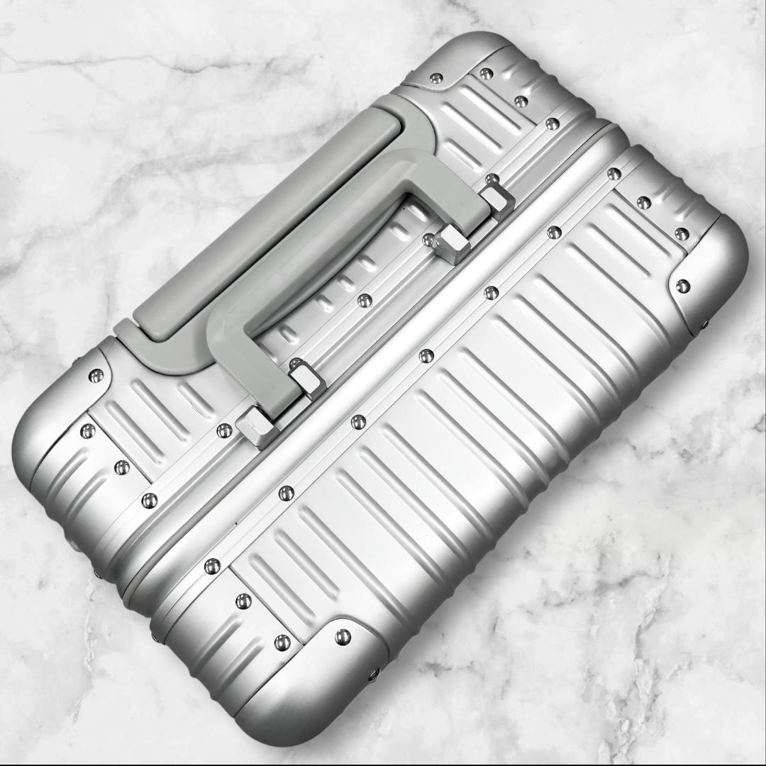 未使用 メルセデスベンツ スーツケース TSAロック 4輪 アルミスーツ 32L