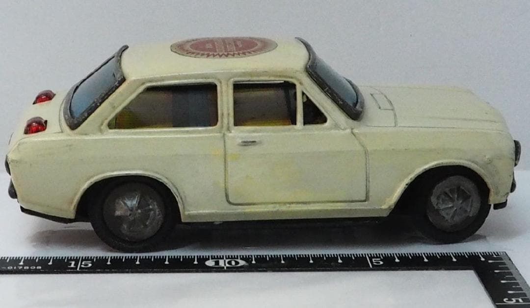 旭玩具【ダットサン サニー 1000 白 電動走行 動作不良】ブリキ製ミニカー