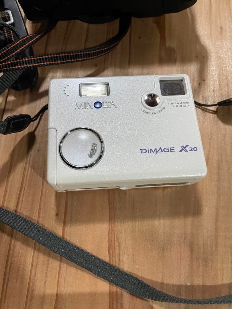 フィルムカメラ2台とデジタルカメラ台2台 canon Fuji