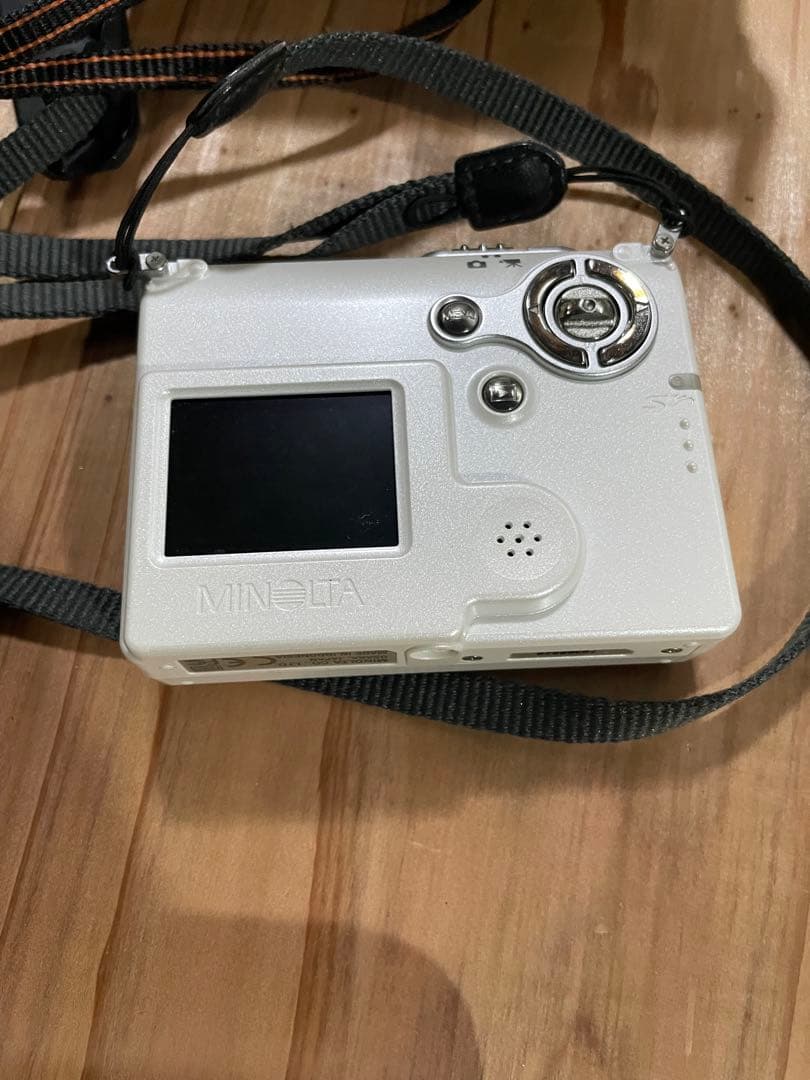 フィルムカメラ2台とデジタルカメラ台2台 canon Fuji