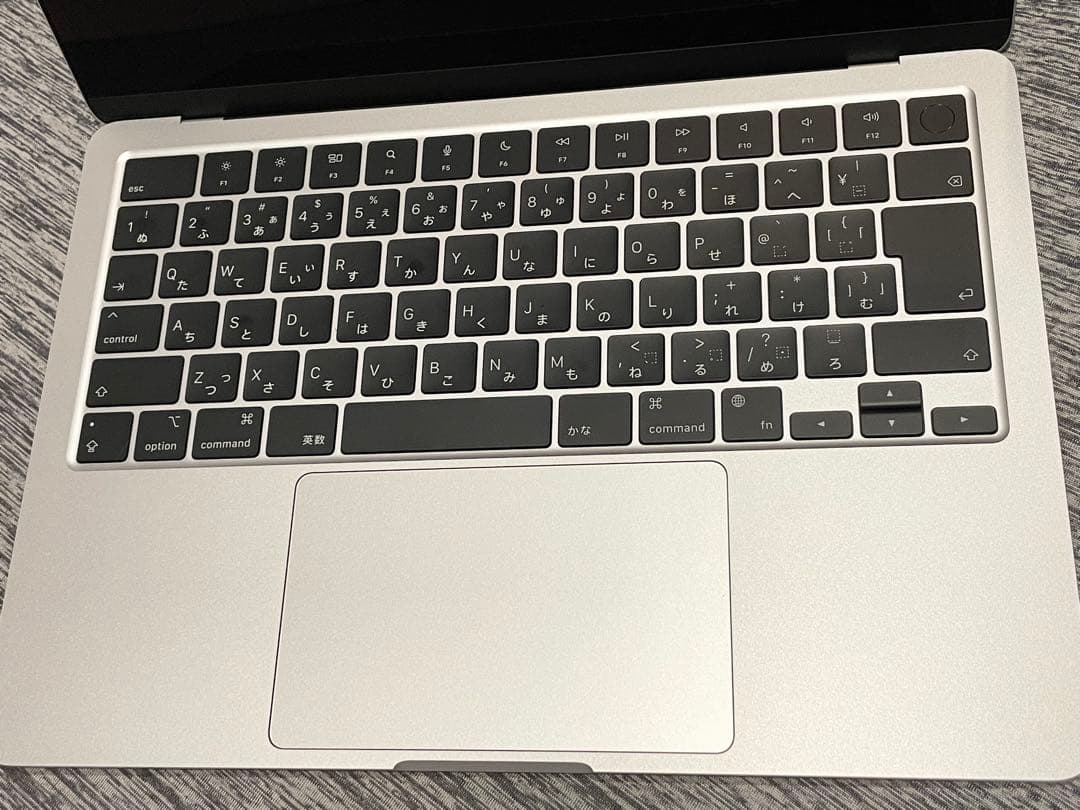 Apple MacBook Air シルバー 【本体 充電器付き】