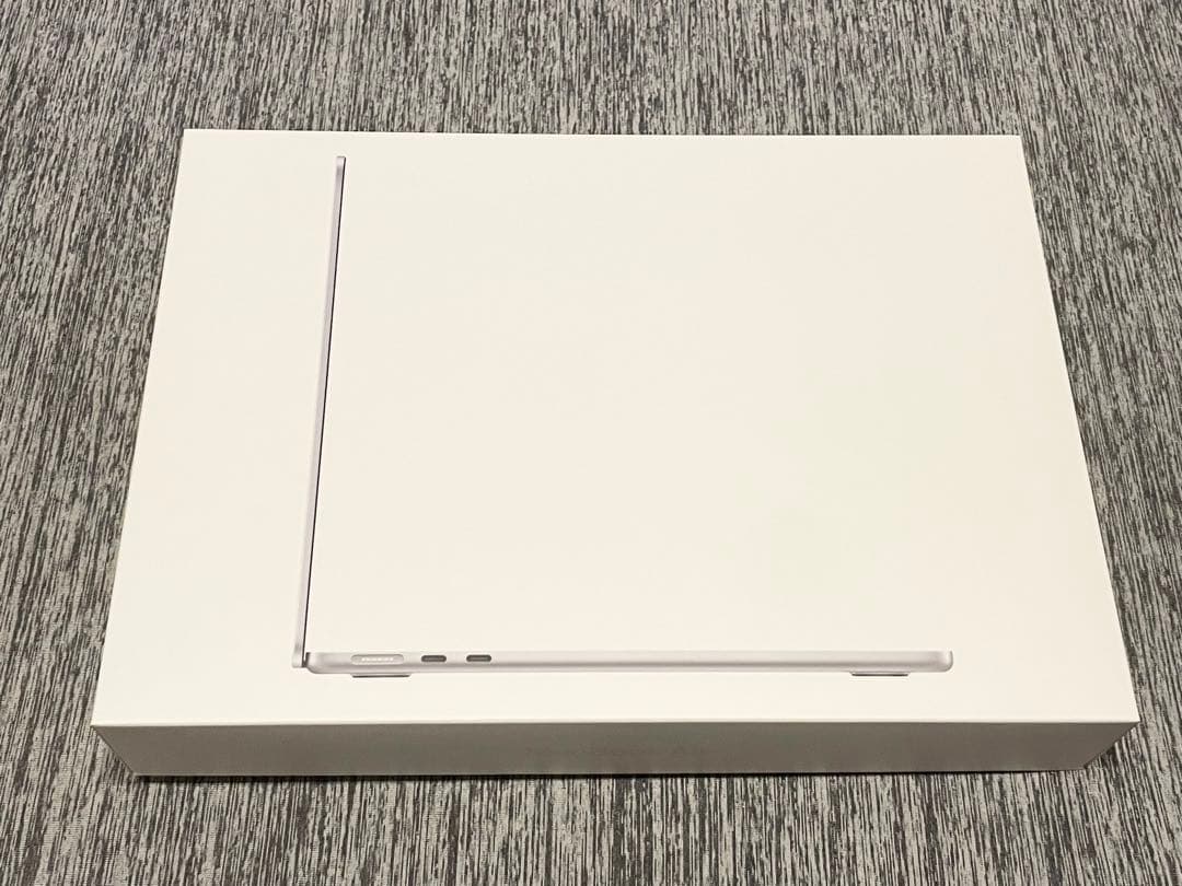 Apple MacBook Air シルバー 【本体 充電器付き】