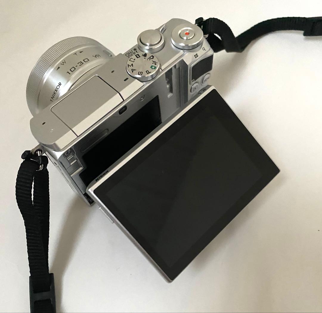 Nikon1 J5 ミラーレス ダブルレンズキット /シルバー J5WLKSL