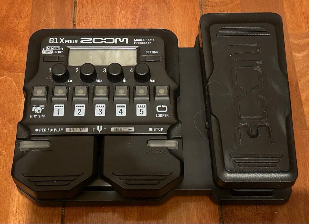 ZOOM G1X Four 箱付き