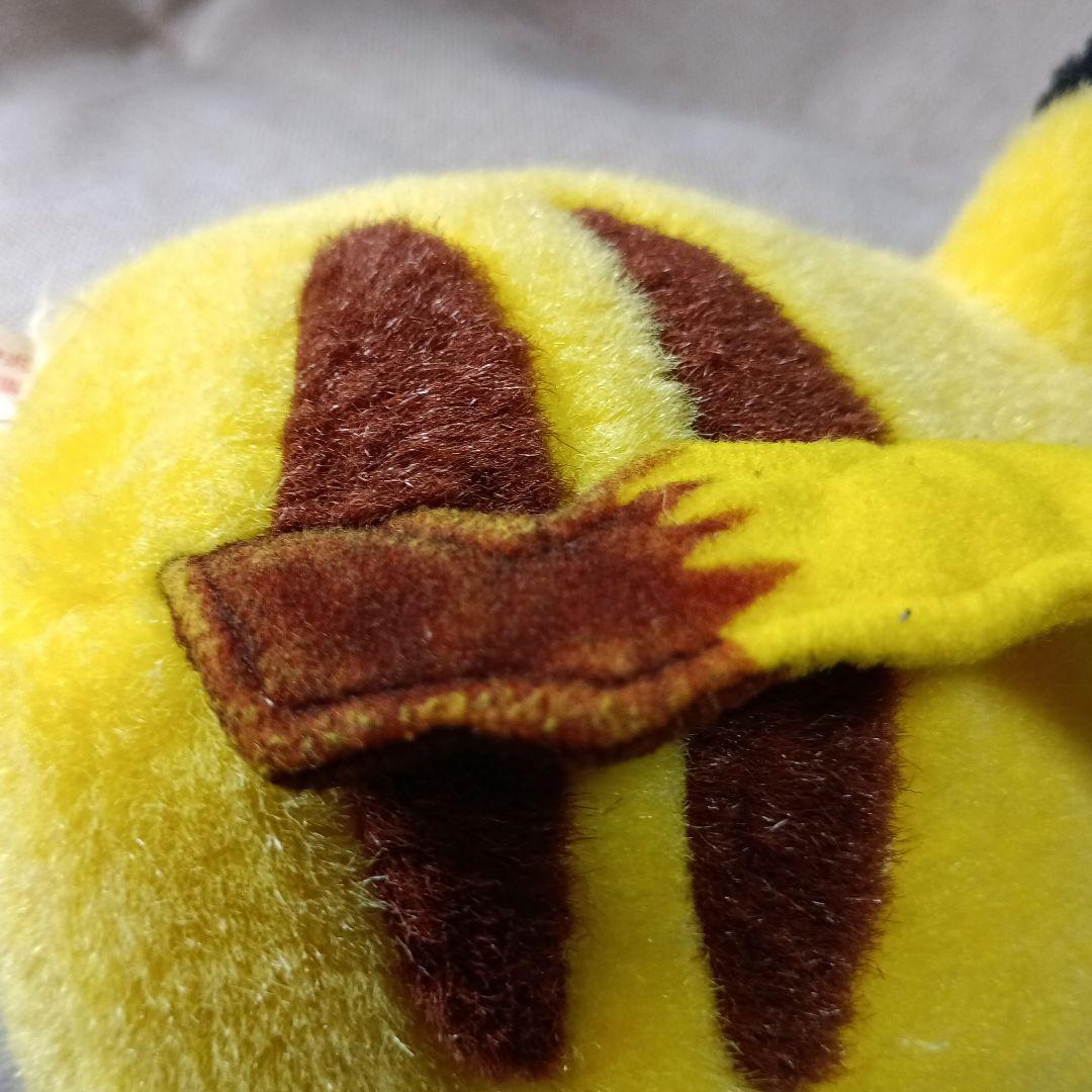 ピカチュウぬいぐるみ　にっこり　バンザイ