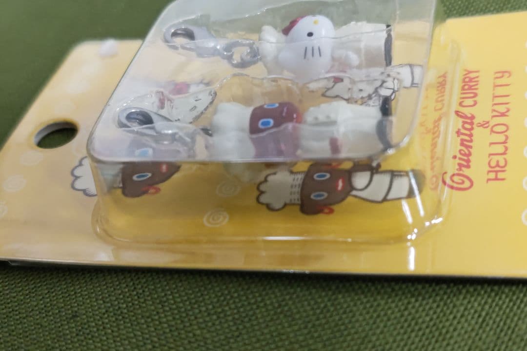 ハローキティ ×オリエンタルカレー　ファスナーマスコット