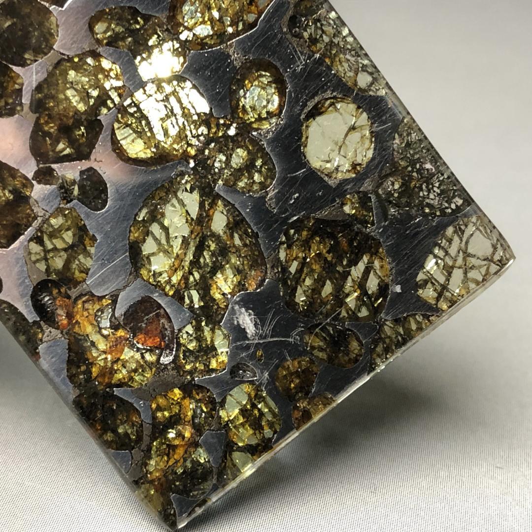 R*y様 パラサイト隕石 隕石　石鉄隕石　セリコ隕石 美品　重さ約7ｇ　ケース付