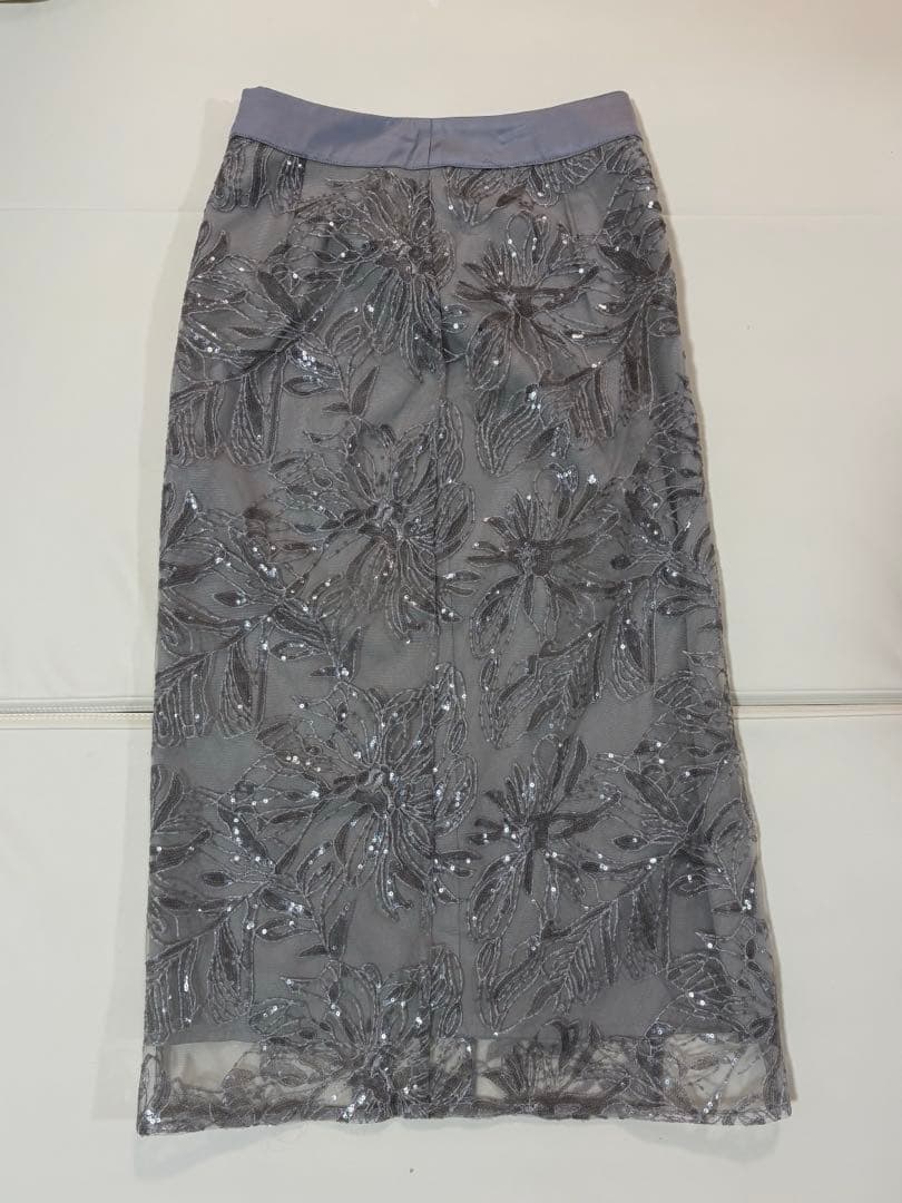 【LEJA】シアーパフスリーブペプラムスパンコール花柄Iラインドレス