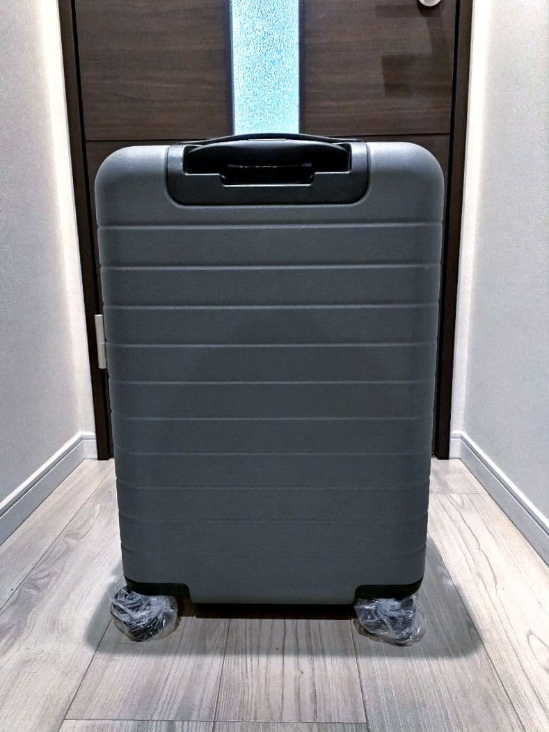 AWAY キャリーケース　スチールグレー