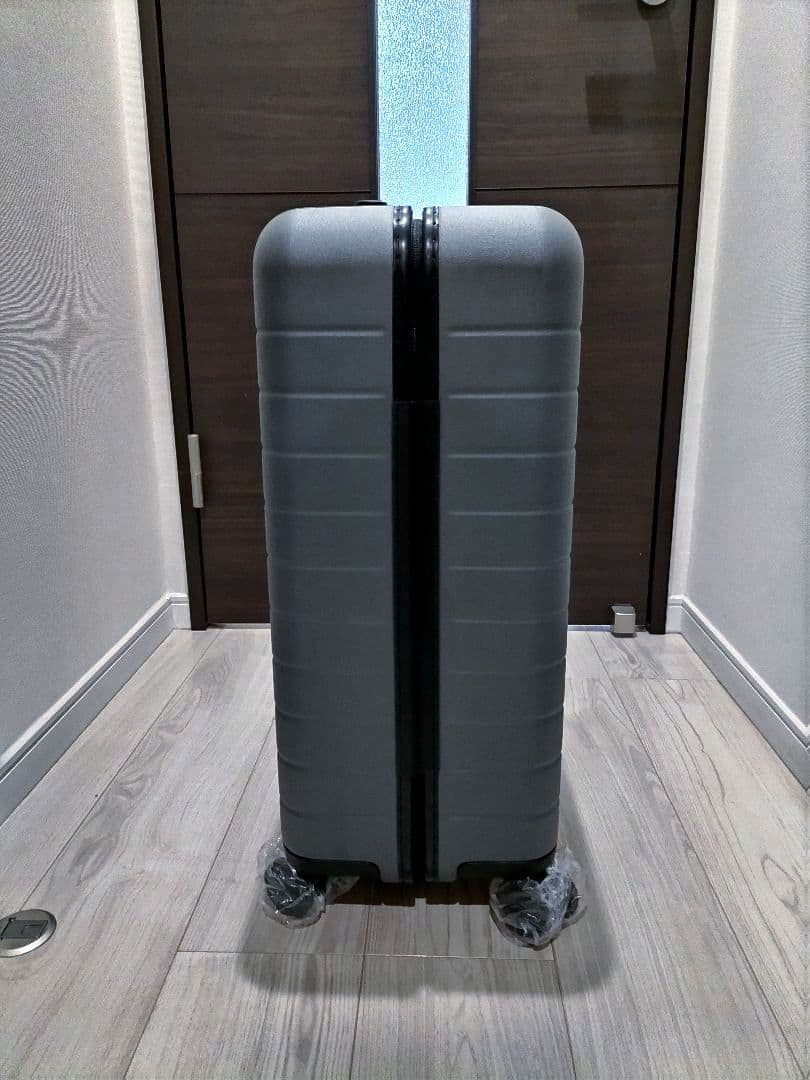 AWAY キャリーケース　スチールグレー