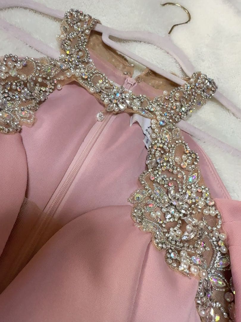 Angel R ビジュー付き長袖ピンクドレス バルーンスリーブ