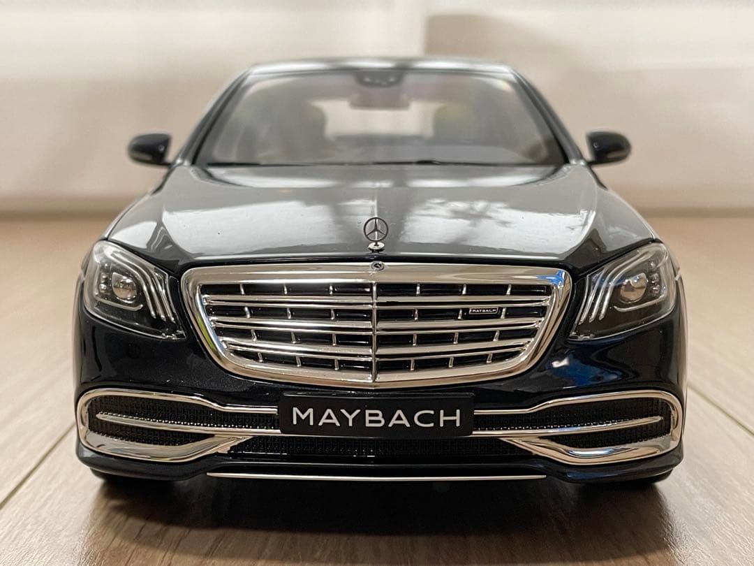 メルセデス マイバッハ S650 1/18 黒メタリック