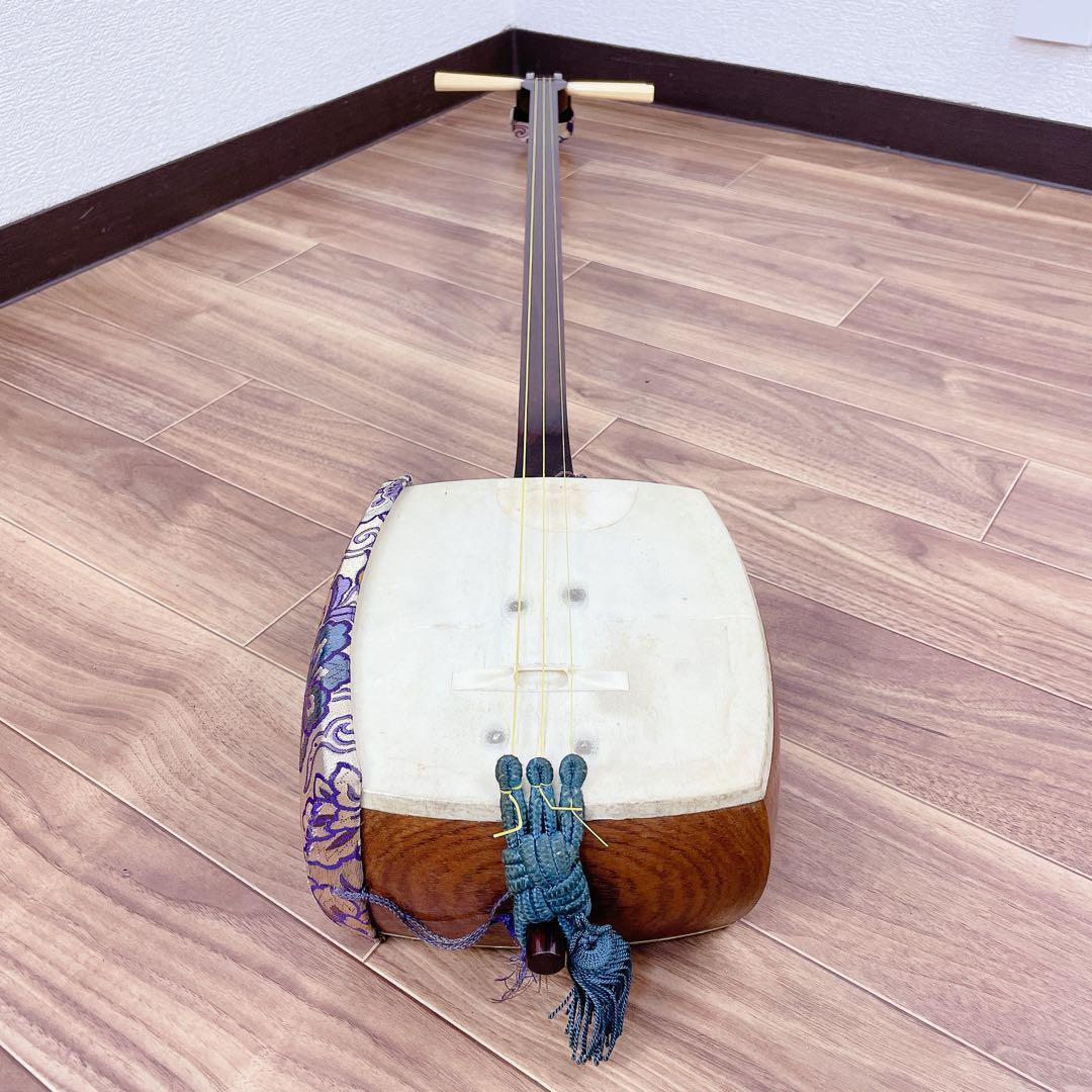 三味線 トチ紅木 綾杉胴 細棹 一本溝 猫皮 天然素材糸巻き 和楽器