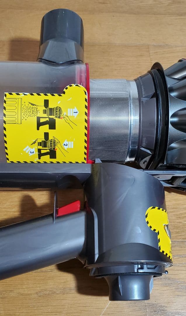 ダイソン SV11　 掃除機本体・レッドパイプ含2本・ノズル付、壁掛け　掃除機