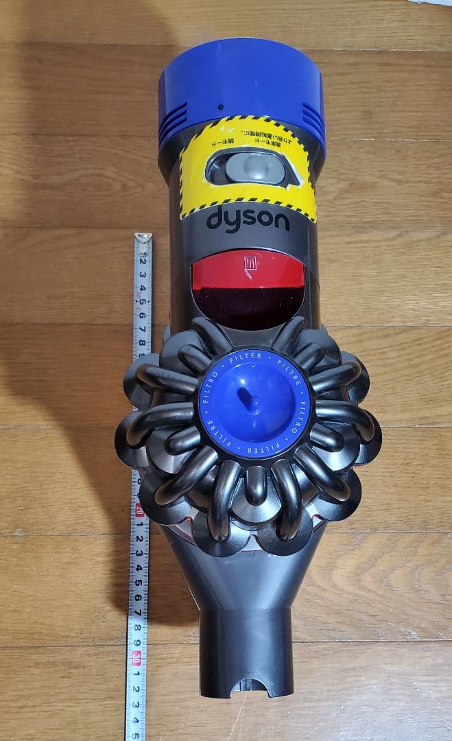 ダイソン SV11　 掃除機本体・レッドパイプ含2本・ノズル付、壁掛け　掃除機