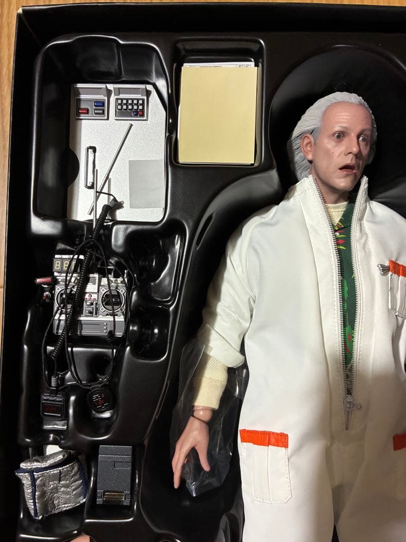 バック・トゥ・ザ・フューチャー ドク・ブラウン 1/6フィギュア　MMS609