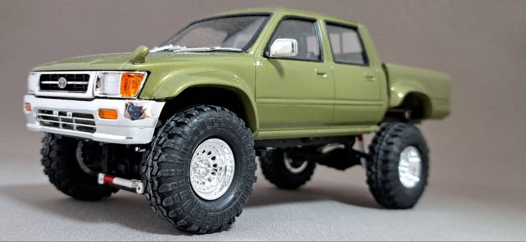 プラモデル完成品　ハイラックスダブルキャブ