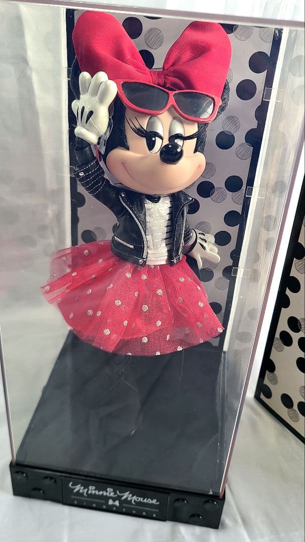 ミニーシグネチャードール Minnie Mouse Signature