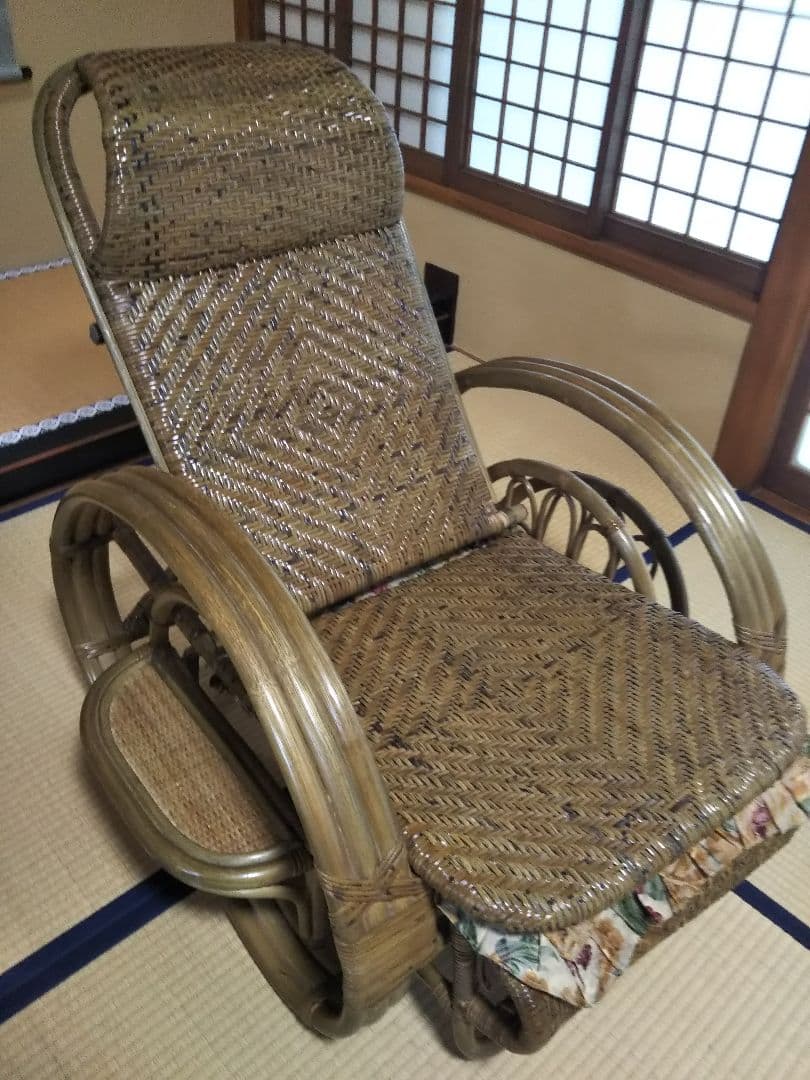 ラタン製リクライニングチェア 花柄シート付き