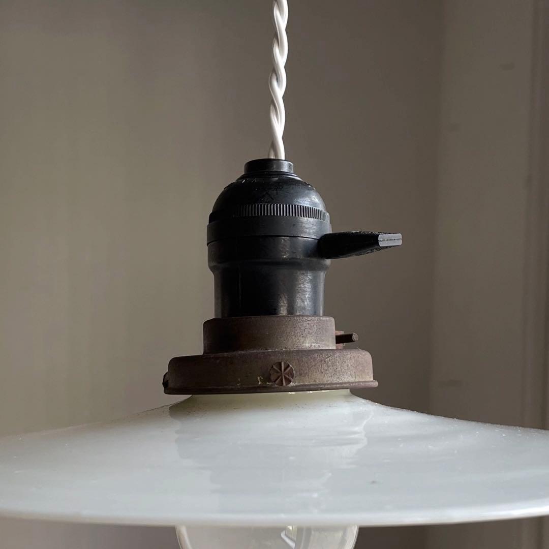 アンティーク　古い乳白ガラスシェードランプ　レトロ　吊り下げ照明　アトリエランプ