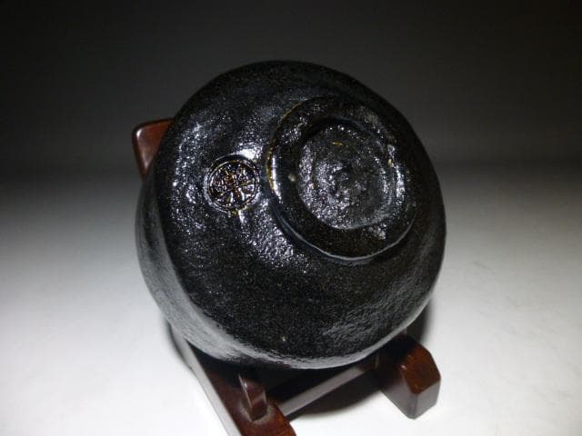 楽吉左衛門　十二代　弘入　黒茶碗／共箱共布／裏千家十五代鵬雲斎極め箱／銘「富松」