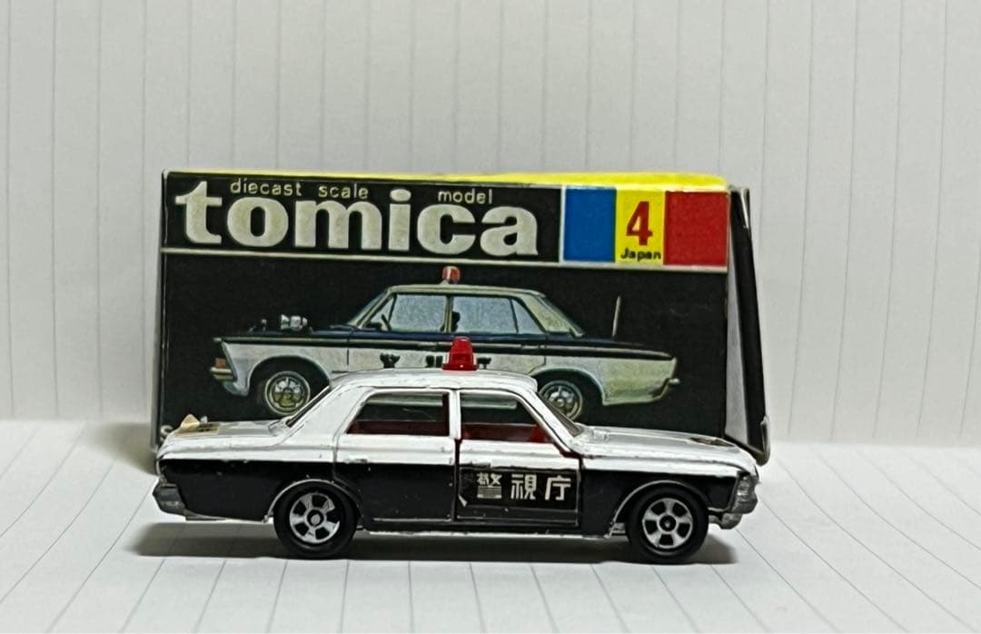 黒箱　日本製　トミカ　no.4 トヨタクラウンパトカー　1Aホイール