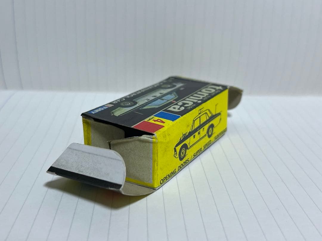 黒箱　日本製　トミカ　no.4 トヨタクラウンパトカー　1Aホイール