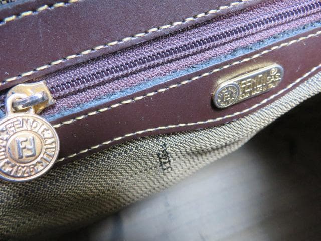 n*u様 6ee1484　FENDIフェンディ　ズッカ柄　セミショルダー