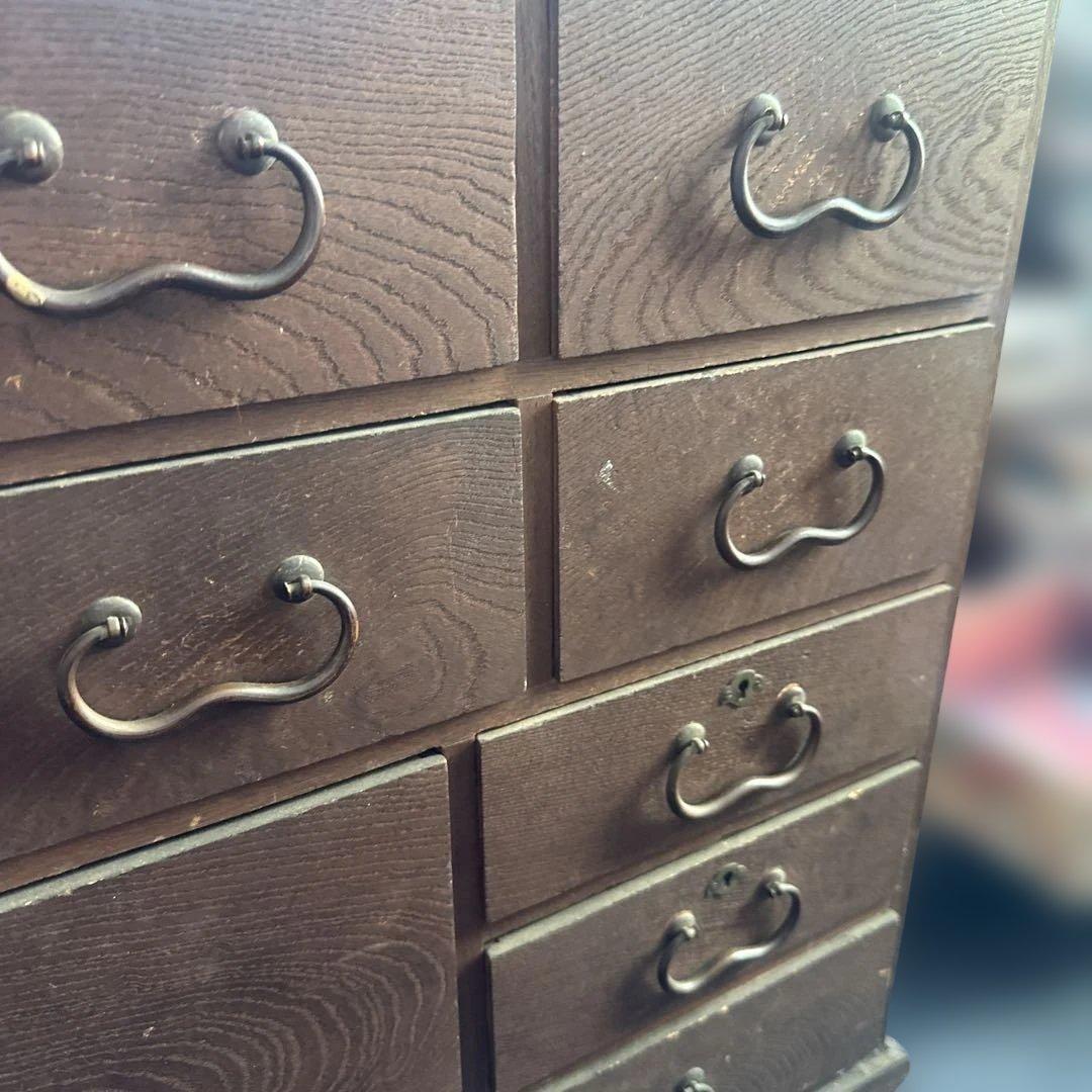 ヴィンテージ　味のある小さめの古い木製タンス 引き出し多数