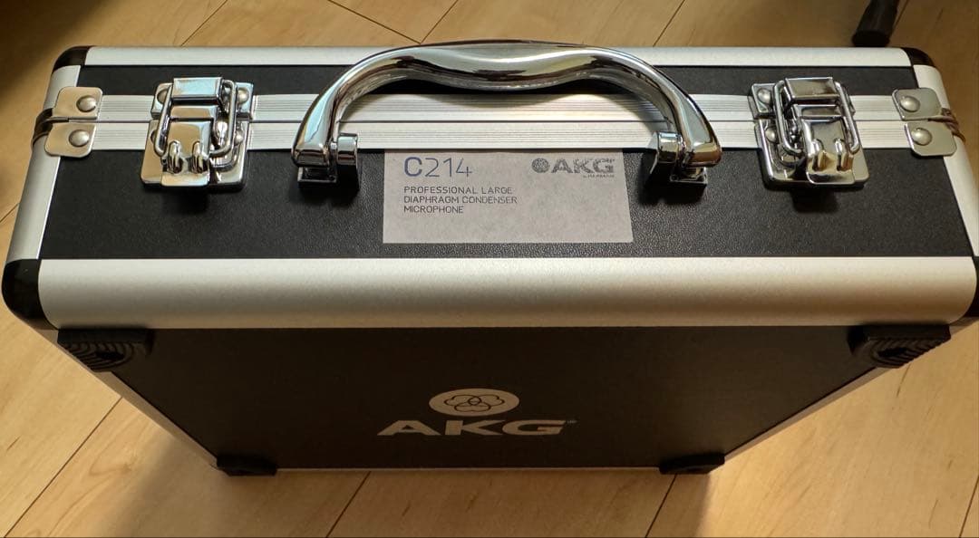 AKG C214 コンデンサーマイク／ケーブル、ポップガード付き