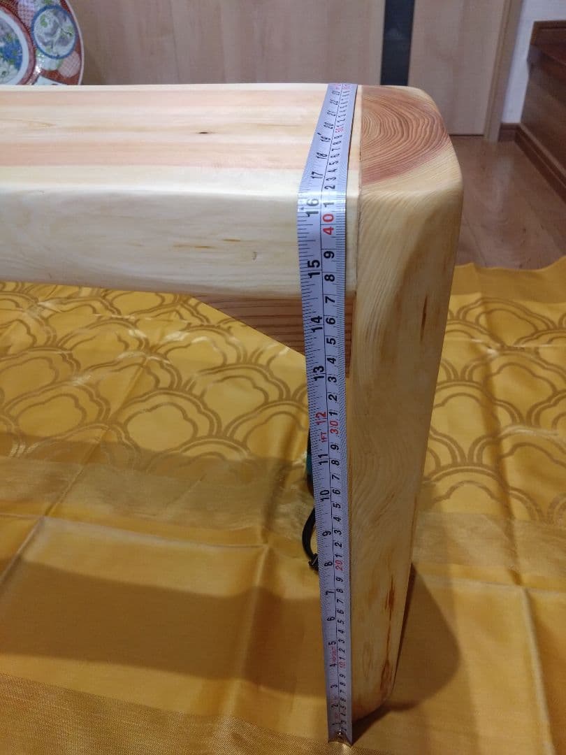 檜のベンチ（70）樹齢約70年、檜の原木の模様、年輪が綺麗ですよ❕脚も同じ檜❕