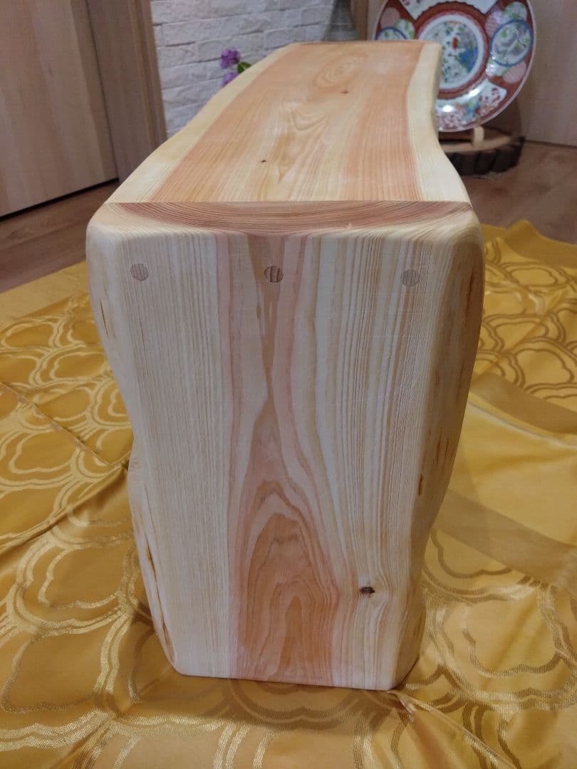 檜のベンチ（70）樹齢約70年、檜の原木の模様、年輪が綺麗ですよ❕脚も同じ檜❕