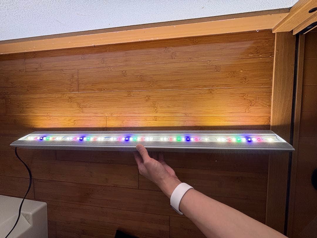 アクロ　TRIANGLE LED GROW 900 中古