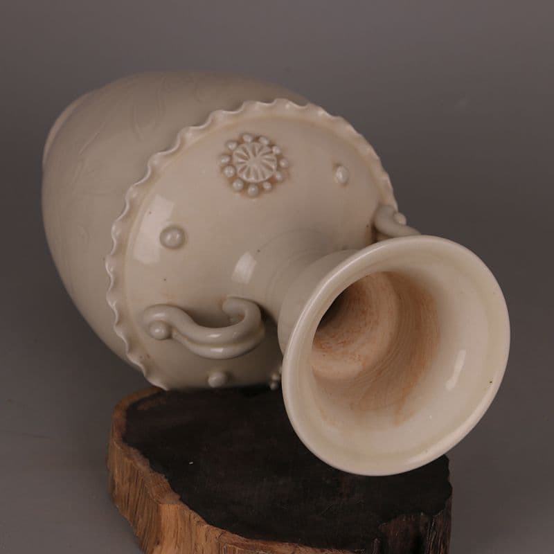 宋定窯刻花卉鼓釘両耳瓶 景徳鎮 陶磁器 装飾品 現代工芸品 美術品 置物